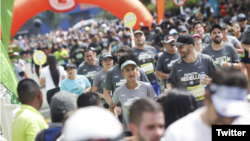 Corredores participan en la Maratón en Medellín, el domingo 4 de septiembre. [Foto: Twitter Maratón en Medellín]