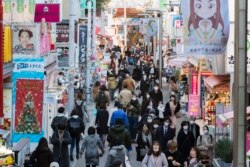 Suasana di pusat perbelanjaan terkenal Harajuku di Tokyo, Jepang, Kamis, 17 Desember 2020.