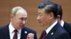 ARHIVA - Predsednik Rusije Vladimir Putin i predsednik Kine Ši Đinping razgovaraju tokom samita Šangajske organizacije za saradnju (SCO), u Samarakandu, u Uzbekistanu, 16. septembra 2022.