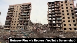 Uništeni soliteri u Avdijevi, na fotografiji napravljenoj od YT snimka, u ukrajinskom regionu Donjecka.
