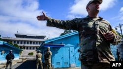한반도 비무장지내 내 공동경비구역(JSA)에 유엔사 소속 군인이 언론 브리핑을 하고 있다. (자료사진)