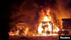 Sejumlah kendaraan terbakar akibat serangan pasukan Rusia di wilayah Odesa, Ukraina, dalam foto yang dirilis kepada Reuters pada 13 September 2023. (Foto: Prosecutor General's Office via Telegram/Handout via Reuters)