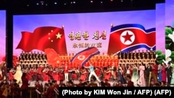 2024年4月12日，中朝艺术家在平壤大剧院“朝中友好年”开幕式上表演。