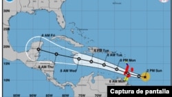 Captura de pantalla de la trayectoria proyectada del huracán Beryl por el Centro de Huracanes de EEUU en Miami, Florida, el 30 de junio de 2024. 