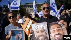 Familiares de los jóvenes que murieron a manos de Hamás durante el ataque a Israel el pasado 7 de octubre, los recuerdan hoy al cumplirse 4 meses de la masacre del festival Nova.