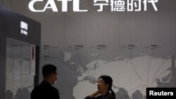 中國新能源科技公司寧德時代在北京舉行的中國國際供應鏈促進博覽會上的展位。（2023年11月28日）