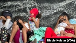 Familiares de privados de libertad en Tocorón, incluyendo menores de edad, estaban dentro del penal cuando fue tomado por las autoridades.
