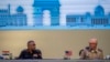 El jefe de personal del Ejército estadounidense, general Randy George (derecha), y el jefe del Ejército indio, general Manoj Pande, en una conferencia de prensa antes de la 13.ª Conferencia de Jefes de Ejércitos del Indo-Pacífico en Nueva Delhi, martes 26 de septiembre de 2023. 