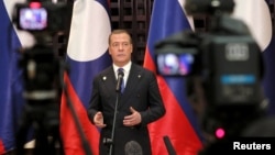 ARCHIVO - El jefe adjunto del Consejo de Seguridad de Rusia, Dmitry Medvedev, habla durante una conferencia de prensa en Vientiane, Laos, el 23 de mayo de 2023.