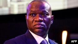  Le général Oligui avait été porté en triomphe comme président de transition, promettant de rendre le pouvoir aux civils par des élections, dans un délai fixé plus tard à deux ans.