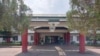 Entrée de l’hôpital national d’Abuja, un des plus importants établissements médicaux du Nigeria, mais qui n'est pas épargné par la crise.