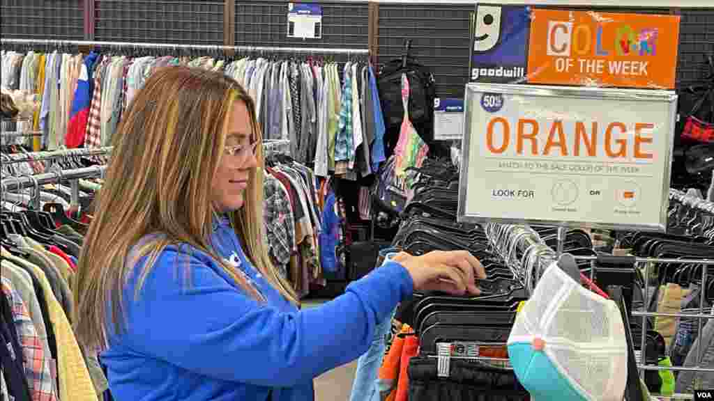 Muchos inmigrantes se benefician de estos productos porque encuentras buenos precios y buenas ofertas.