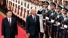 Rais wa Marekani Joe Biden (kulia) na rais wa China Xi Jinping (Kushoto) huko Beijing Agosti 18, 2011. Picha na REUTERS/Lintao Zhang/Pool