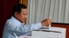 Menteri Pertahanan Prabowo Subianto berhasil mengungguli pasangan lain dalam perebutan kursi presiden. (Foto: AFP)