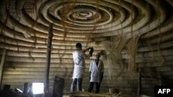 "Cette reconstruction est une réussite collective: celle des autorités et des professionnels ougandais du patrimoine, mais aussi des communautés locales", s'est félicité l'Unesco.