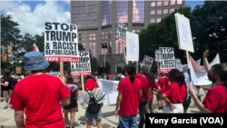 Coalición de organizaciones llega hasta Milwaukee, Wisconsin, para manifestarse en contra de la "agenda republicana" durante convención del partido el 15 de julio de 2024.