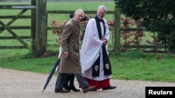 Raja Charles dari Inggris tiba untuk kebaktian gereja di gereja St. Mary Magdalene di kawasan Sandringham di Inggris timur, Minggu 11 Februari 2024.