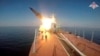 Kapal angkatan laut Rusia melakukan uji coba misil anti-kapal di wilayah Laut Jepang pada 28 Maret 2023. (Foto: Russian Defense Ministry Press Service via AP)