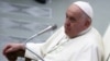 ARCHIVO: El papa Francisco asiste a una reunión con miembros del comité y de la fundación de la Jornada Mundial de la Juventud Lisboa 2023, en el Aula Pablo VI del Vaticano, el 30 de noviembre de 2023. REUTERS/Guglielmo Mangiapane/Foto de archivo