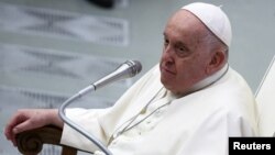 ARCHIVO: El papa Francisco asiste a una reunión con miembros del comité y de la fundación de la Jornada Mundial de la Juventud Lisboa 2023, en el Aula Pablo VI del Vaticano, el 30 de noviembre de 2023. REUTERS/Guglielmo Mangiapane/Foto de archivo