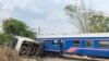 គ្រោះថ្នាក់នៃការបុកគ្នារវាងរថភ្លើងនិងរថយន្តក្រុង ក្នុងភូមិសាស្រ្តឃុំឈើតុំ ស្រុកក្រគរ ខេត្តពោធិ៍សាត់ កាលពីថ្ងៃទី២៩ ខែមីនា ឆ្នាំ២០២៤ ។ (រូបថតផ្តល់ដោយលោក ពេជ្រ ពិសិដ្ឋ)