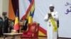Mahamat Idriss Deby Itno, président de la République du Tchad (VOA Afrique/André Kodmadjingar).