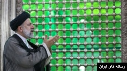 ابراهیم رئیسی در اسفند ۱۳۹۹ با صدور دستوری خواستار ریشهکن شدن فقر شده بود.