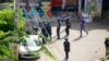 L'opération "Wuambushu" vise à déloger les migrants illégaux des bidonvilles de Mayotte et expulser les sans-papiers, dont la plupart sont des Comoriens.