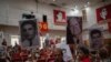 Integrantes del Partido Comunista de Venezuela (PCV) asisten a un acto para denunciar un “asalto” a su organización luego de que el poder judicial nombrara una nueva directiva del partido, en el Teatro Cantaclaro de Caracas el 12 de agosto de 2023. (Foto de Federico PARRA / AFP)