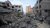 La escena después de un bombardeo israelí en el campamento de refugiados Shati en Ciudad Gaza, el 9 de octubre de 2023. [AP]