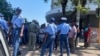 Contigente policial em Maputo durante manifestação contra resultados das eleições autárquicas, Moçambique. 27 outubro 2023