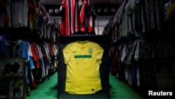 Más de 6.000 historias de fútbol contadas en camisetas