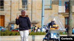 Antes de emigrar a Colombia ya había incursionado con la venta de quesillos en Caracas.