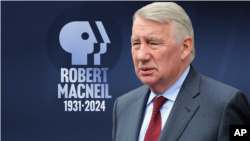 El veterano periodista Robert MacNeil, creador y primer presentador de "NewsHour" de PBS en la década de 1970, murió el 12 de abril de 2024.