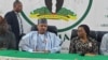 Ministan yada labari, (tsakiya) Muhammad Idris