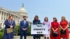 Grupo bipartidista de congresistas presentan el proyecto de "Ley Dignidad" que establece reformas migratorias y nuevas vías legales de inmigración el 23 de mayo de 2023, en el Capitolio de EEUU en Washington.