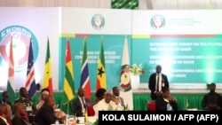 Sessão extraordinária dos chefes de estado da CEDEAO em Abuja, Nigéria, sobre o golpe no Níger (10 agosto 2023)