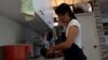 Habitantes de Bogotá se adaptan a la escasez de agua tras un mes de racionamiento. [Foto: Óscar Cavadía / VOA]