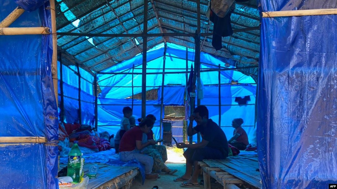 ချင်းပြည်နယ်အတွင်းက ထွက်ပေးလာသူ ဒုက္ခသည်များကို အိန္ဒိယနိုင်ငံ မိဇိုးရမ်းပြည်နယ်တွင်း တနေရာတွင် တွေ့ရစဉ် (စက်တင်ဘာ ၂၃၊ ၂၀၂၃)