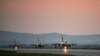 제51전투비행단에 배치된 미 공군 F-16 파이팅 팰콘이 1일 한국 오산비행장에 착륙하고 있다. 사진 = 미 공군 제공.