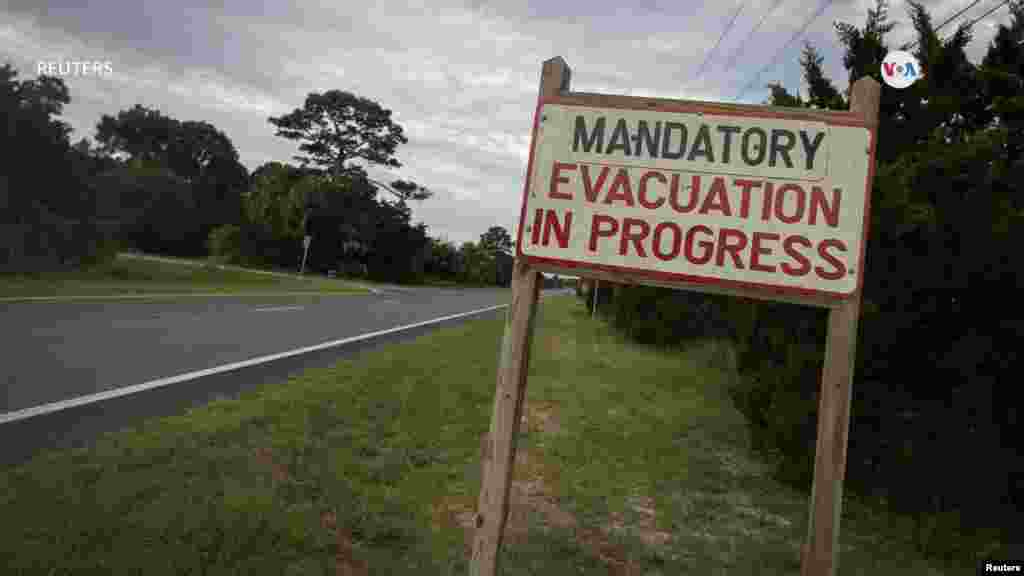 Se han puesto señales de evacuación obligatoria para que quienes están cerca de la costa abandonen la zona y resguarden su vida. El gobernador de la Florida Ron DeSantis advirtió que el impacto de este fenómeno será importante.