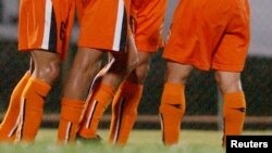 ARCHIVO - Jugadores del Cobreloa celebran durante un partido amistoso en Asunción, el 24 de enero de 2005.