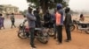 Moto-taxistas em Malanje