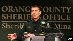 Sherif Orange County John Mina berbicara kepada awak media dalam konferensi pers mengenai insiden penembakan di Orlando, Florida, pada 22 Februari 2023. (Foto: Ricardo Ramirez Buxeda/Orlando Sentinel via AP)