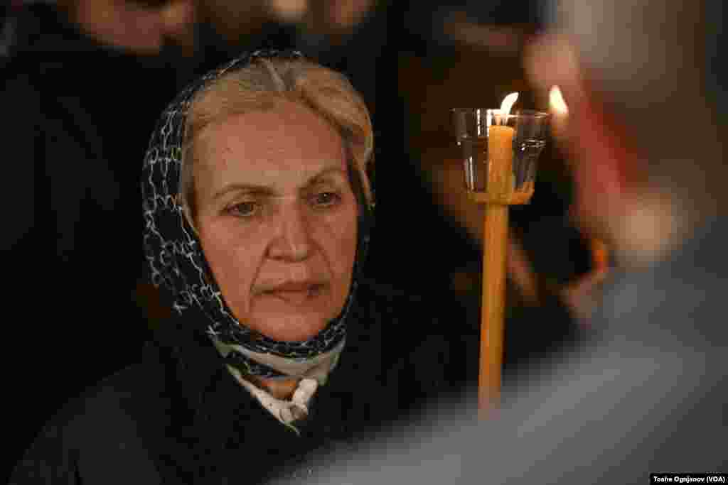 МПЦ-ОА и македонските православни верници го празнуваат Велигден во Соборниот храм „Св. Климент Охридски“. Велигденска богослужба под водство на г.г. Стефан 