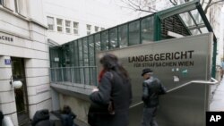 ILUSTRASI - Gedung pengadilan utama di Wina, Austria, Kamis, 18 Februari 2016. (AP Photo/Ronald Zak). Egisto Ott, mantan perwira intelijen Austria yang menjadi pusat skandal spionase terbesar di negara itu dalam beberapa dekade terakhir, dibebaskan dari tahanan, Rabu (26/6)