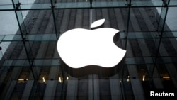 Logo Epla na zgradi prodavnice u Njujorku (Foto: REUTERS/Mike Segar)