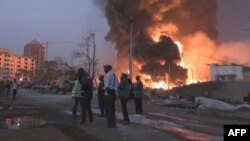 Le sinistre est survenu vers minuit au principal dépôt d’hydrocarbures de la société guinéenne de pétrole à Kaloum, le quartier administratif et des affaires de Conakry.