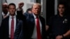 El expresidente Donald Trump regresa de una pausa para almorzar en el Tribunal Penal de Manhattan, el martes 28 de mayo de 2024, en Nueva York.