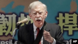 El exasesor de seguridad nacional de EEUU, John Bolton, pronuncia un discurso para discutir un tema titulado "Mantener la paz y la seguridad a largo plazo en Taiwán" en el XII Simposio Global de Asuntos Nacionales de Taiwán en Taipei, Taiwán, el sábado 29 de abril de 2023. 
